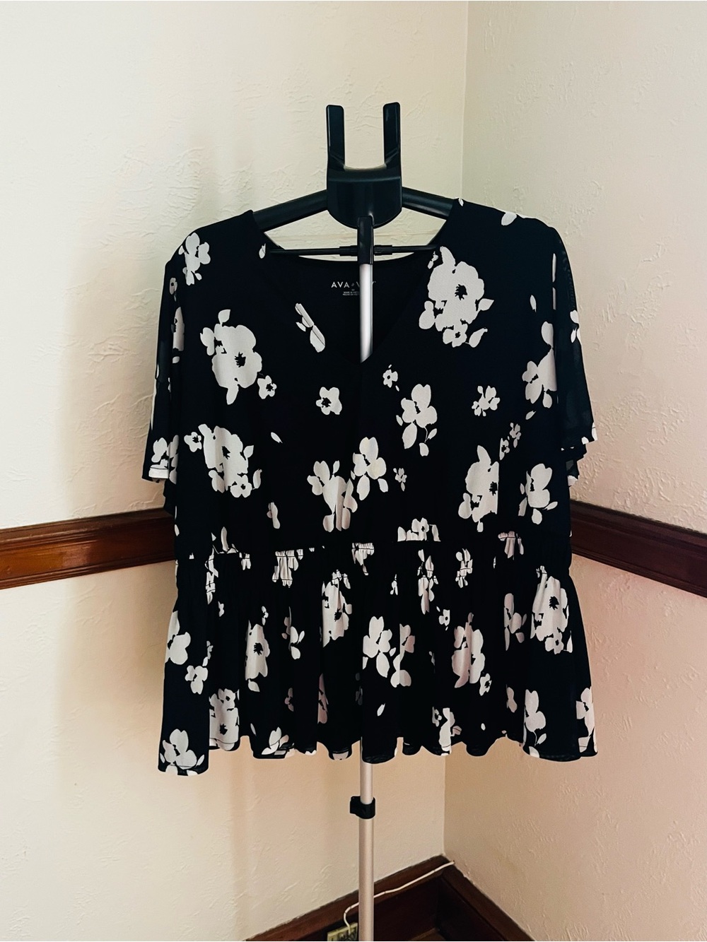 Ava & Viv Black and White Floral Peplum Blouse